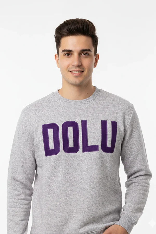 سويت شيرت فليس من القماش المنشّف مطرّز