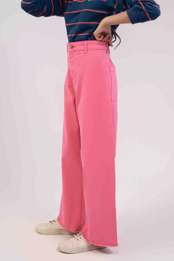 جينز بناتي بقصة واسعة