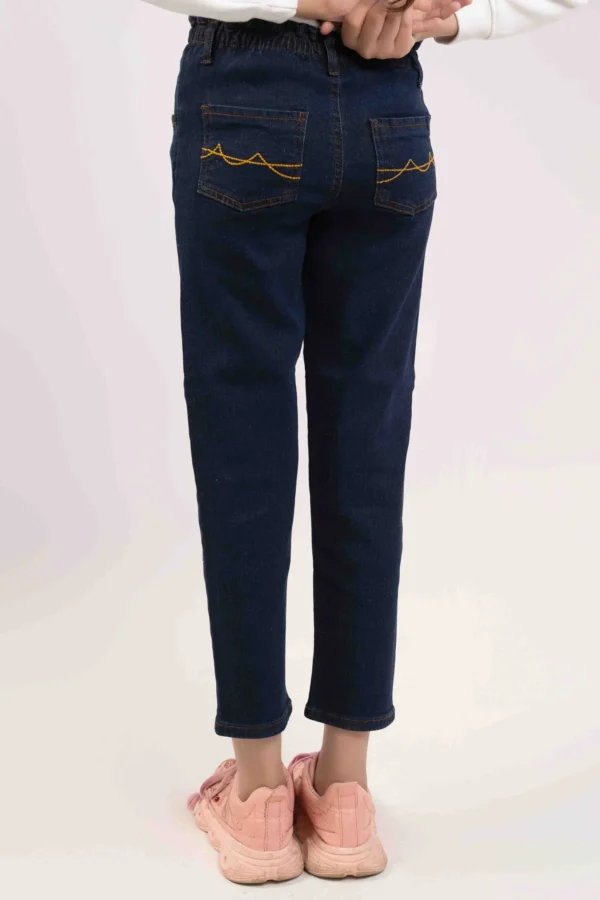 ⁦جينز بناتي بقَصّة ضيقة مرنة-جميع الدرجات⁩ - الصورة ⁦2⁩