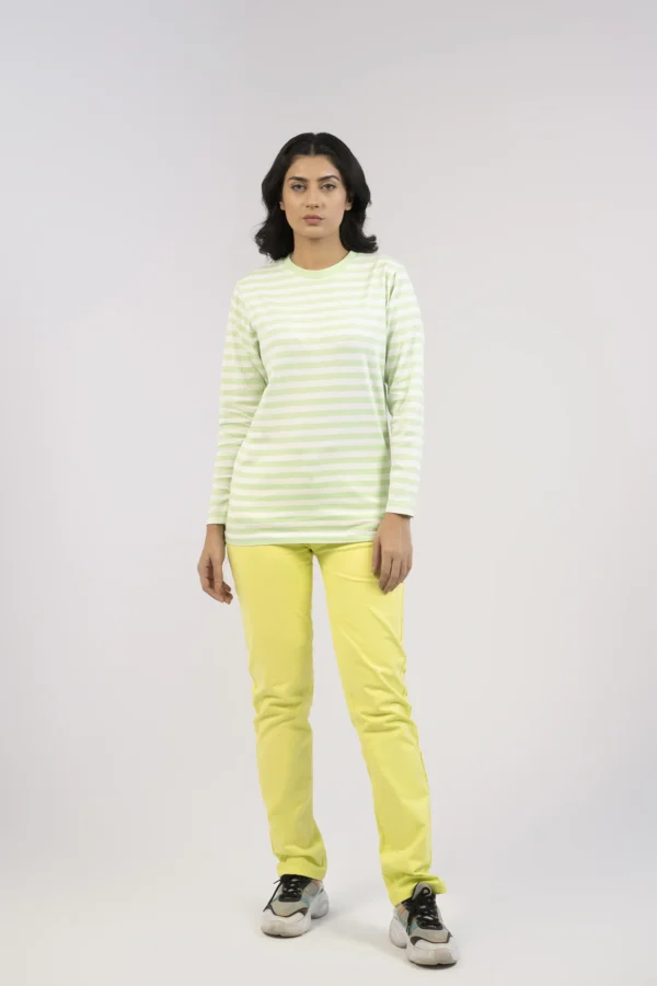 قميص مخطط بأكمام طويلة