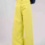 جينز بناتي بقَصّة واسعة