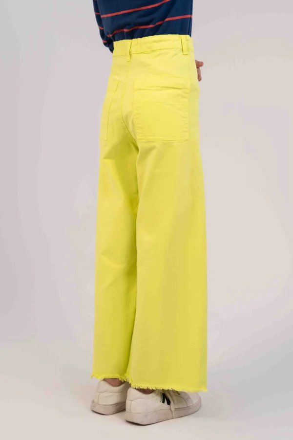 ⁦جينز بناتي بقَصّة واسعة⁩ - الصورة ⁦3⁩