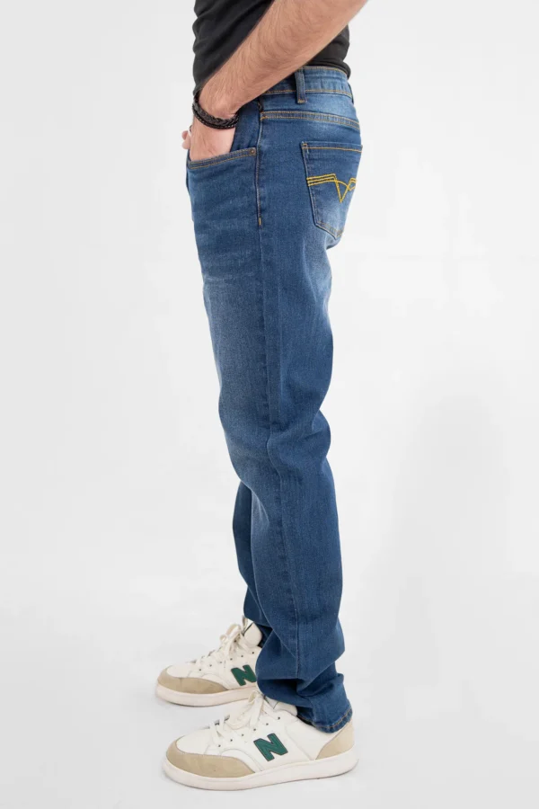 جينز رجالي – قصّة سمارت، لون متوسط - الصورة 2