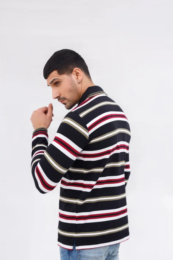 ⁦بولو رجالي بأكمام طويلة – مخطط أسود/أبيض⁩ - الصورة ⁦4⁩