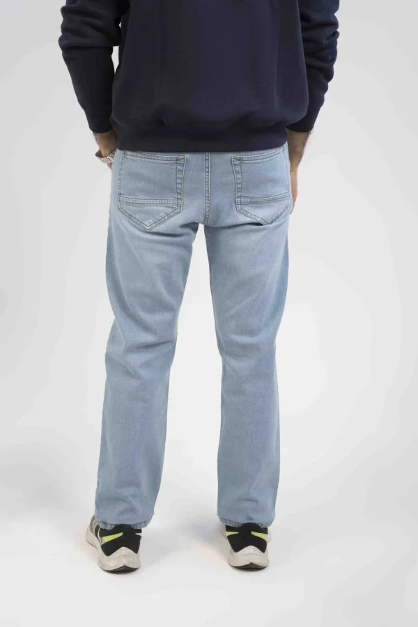 جينز رجالي – لون فاتح، قصّة عادية
