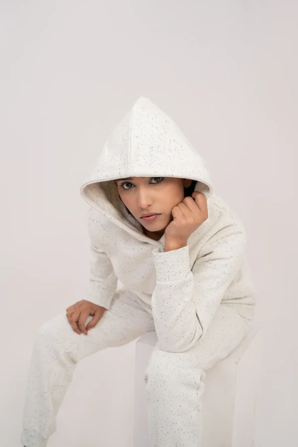 ⁦بدلة رياضية نسائية ميلانج باللون الأبيض مع نقاط خضراء⁩ - الصورة ⁦3⁩