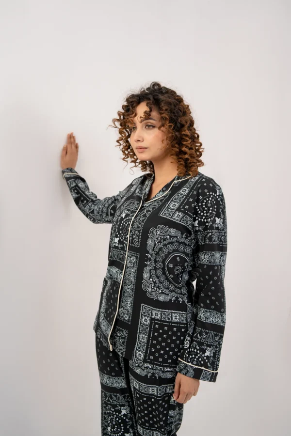 بدلة نوم نسائية سوداء مطبوعة - الصورة 4