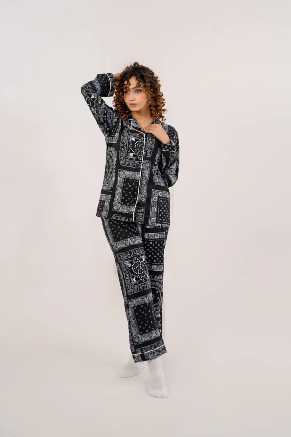 بدلة نوم نسائية سوداء مطبوعة - الصورة 3