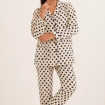 بدلة نوم نسائية رمادية بنقشة نقاط البولكا