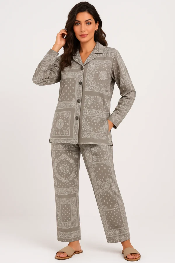 بدلة نوم نسائية رمادية مطبوعة