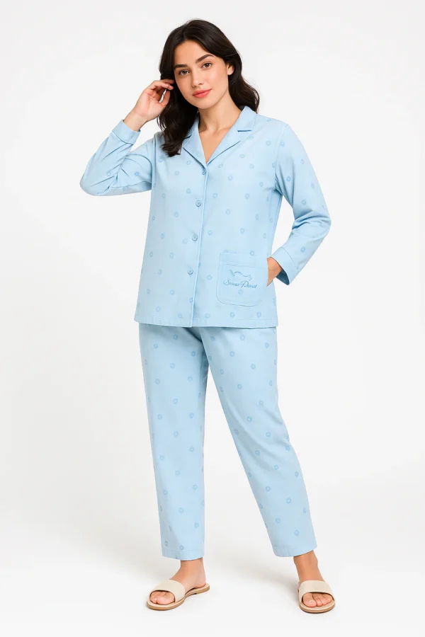 بدلة نوم نسائية بنقوش