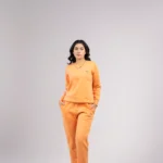 بدلة رياضية نسائية مع بنطال بارز الملمس