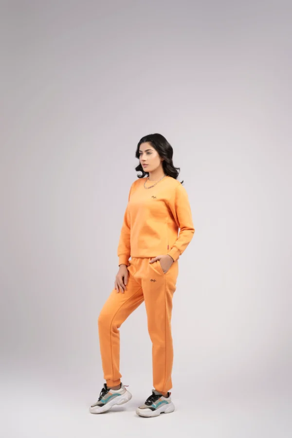 ⁦بدلة رياضية نسائية مع بنطال بارز الملمس⁩ - الصورة ⁦3⁩