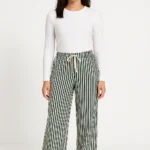 بنطال نسائي بطبعة خطوط