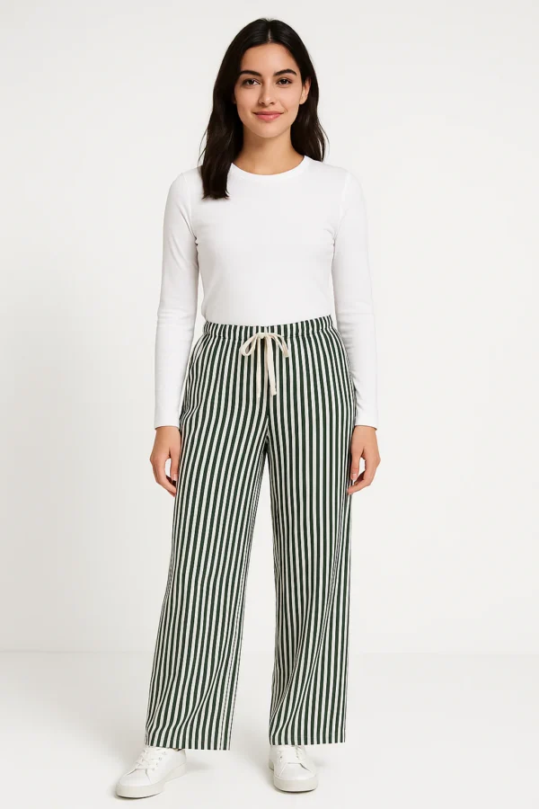 بنطال نسائي بطبعة خطوط